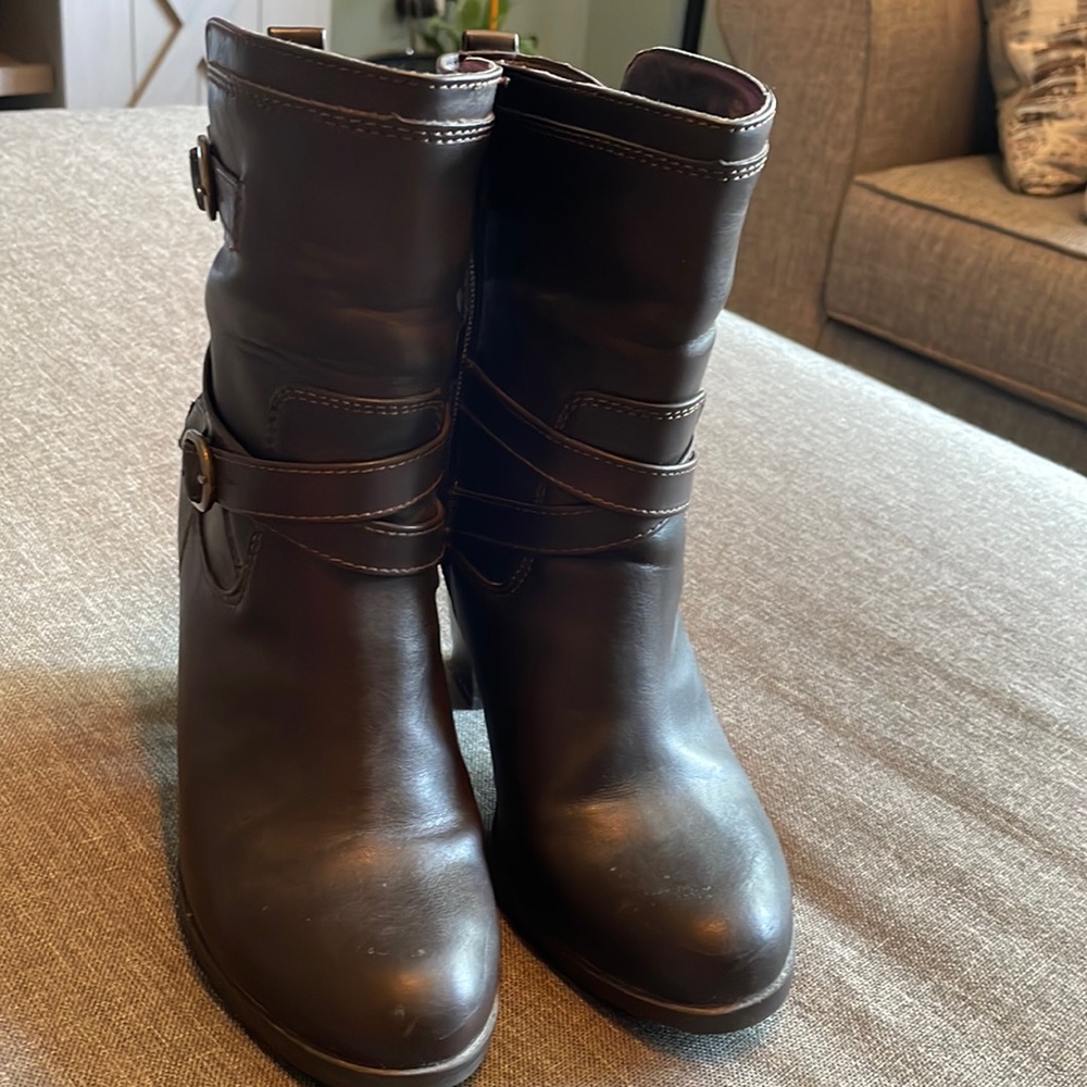 Woman’s Style & Co. dark brown heeled boots